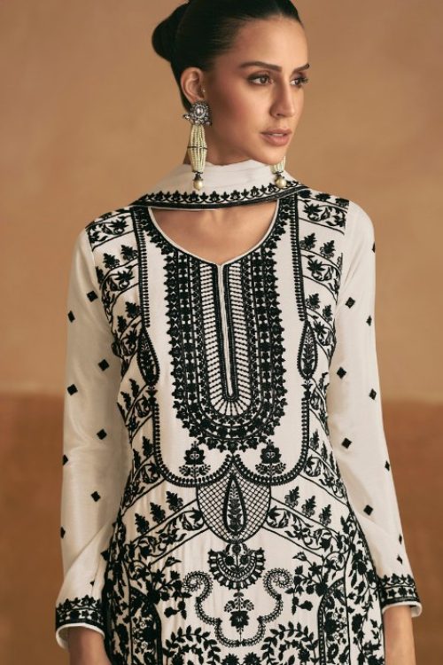 Black and White Woman Chinon Silk Suit