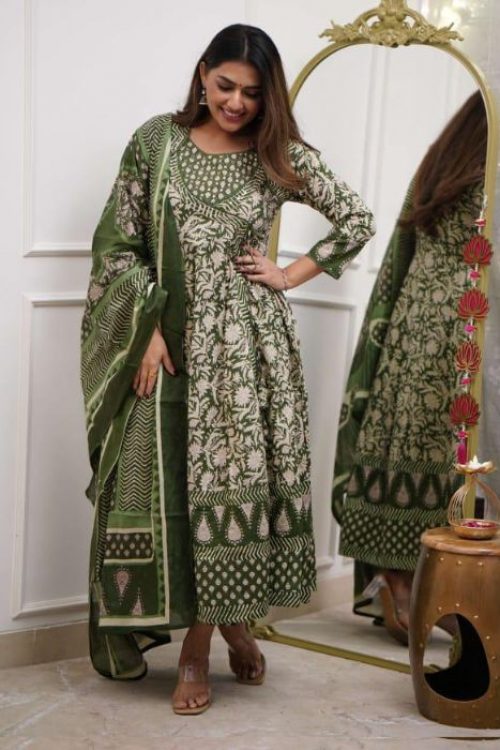 Green Anarkali kurta set for women with Sanganeri Print